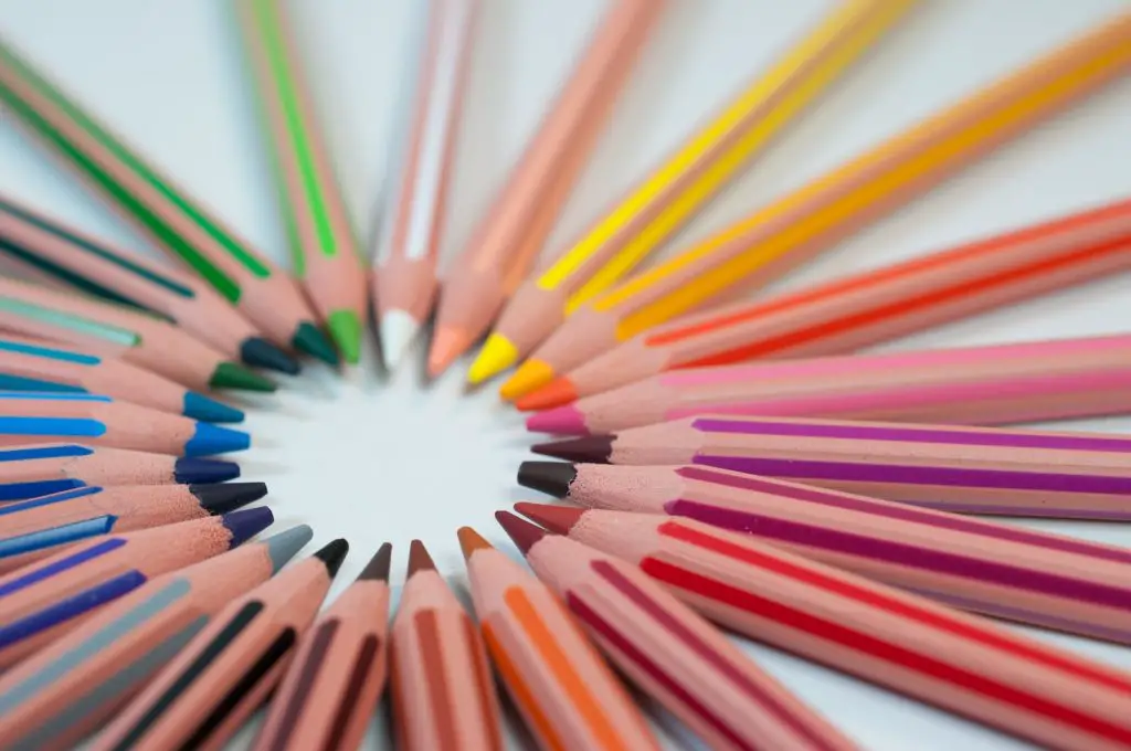assorted-color pencil creativity bear