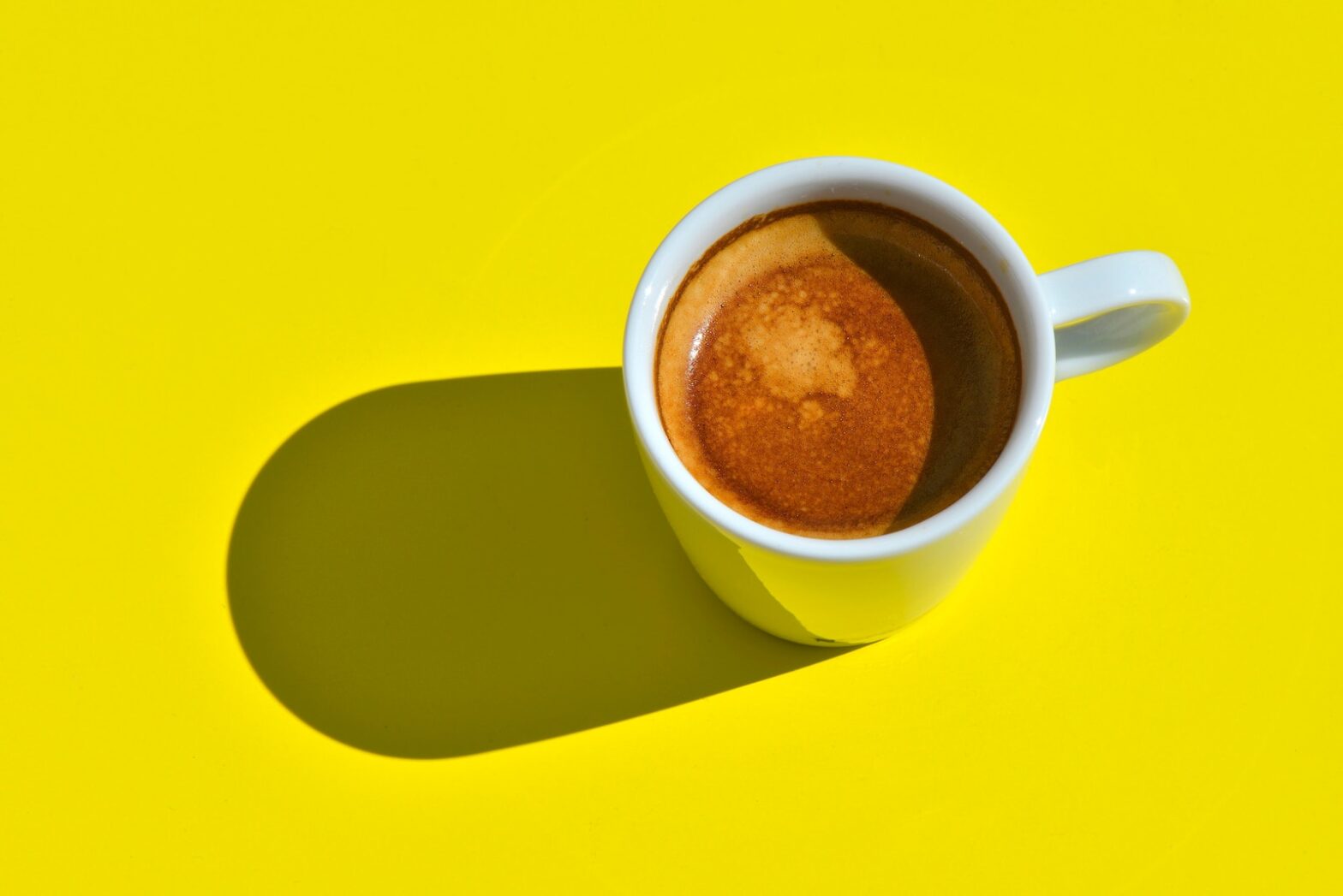 white ceramic mug with brown liquid. how much caffeine keeps you awake