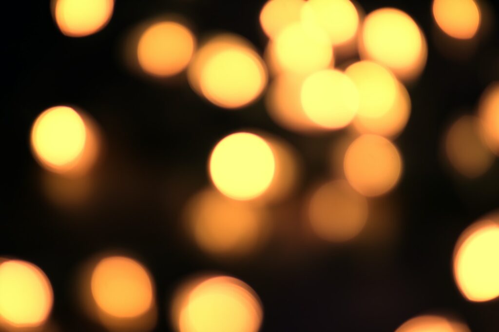 a blurry photo of a bunch of amber lights